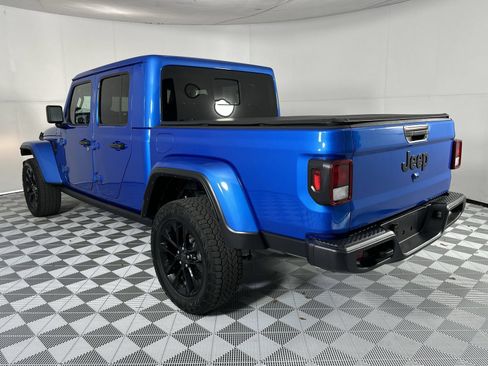 Used 2025 Jeep Gladiator Sport AWD/4WD image 6