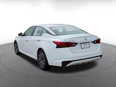Used 2025 Nissan Altima 2.5 SV image 12