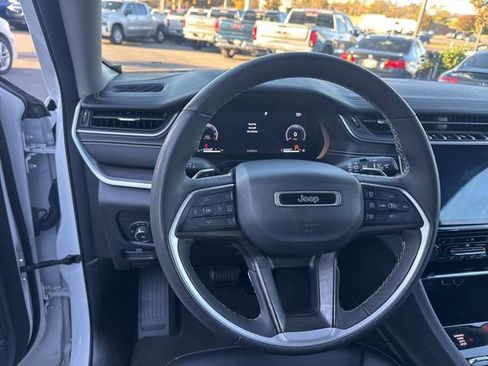 Used 2023 Jeep Grand Cherokee L Limited image 14