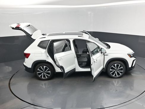 Used 2022 Volkswagen Taos SE FWD image 18