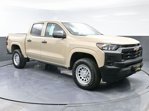 Used 2023 Chevrolet Colorado W/T image 3