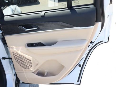 New 2025 Jeep Grand Cherokee Limited w/ Luxury Tech Group II image 19