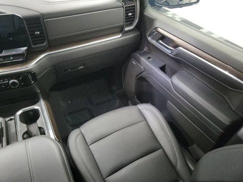 Used 2024 Chevrolet Silverado 1500 LT Trail Boss w/ Convenience Package II AWD/4WD image 16