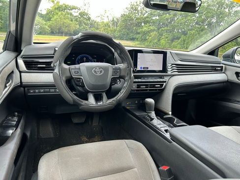 Used 2025 Toyota Camry LE w/ Convenience Package image 11