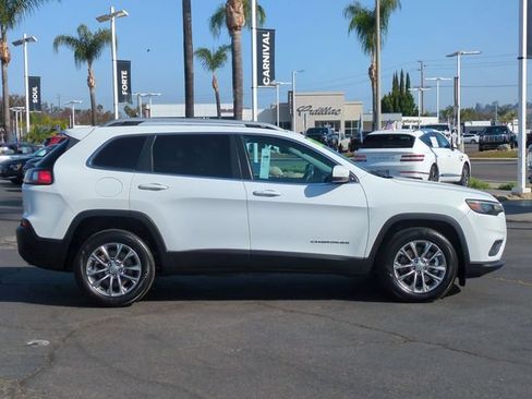 Used 2021 Jeep Cherokee Latitude Lux w/ Comfort/Convenience Group FWD image 2