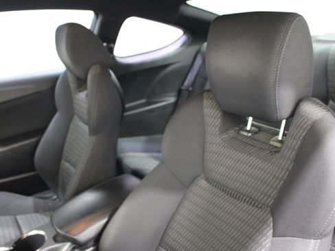 Used 2015 Hyundai Genesis 3.8 image 4