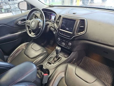 Used 2020 Jeep Cherokee Trailhawk w/ Comfort/Convenience Group AWD/4WD image 13