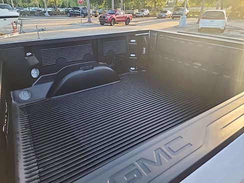 Certified 2026 GMC Sierra 1500 SLT image 7