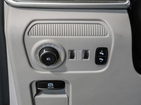 Used 2023 Jeep Wagoneer L Series III w/ Convenience Group I AWD/4WD image 15