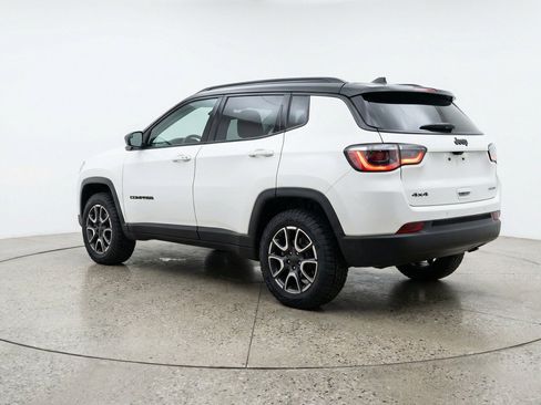 Used 2025 Jeep Compass Trailhawk AWD/4WD image 6