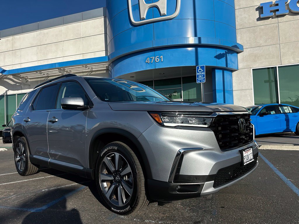 Used 2025 Honda Pilot Touring image 9