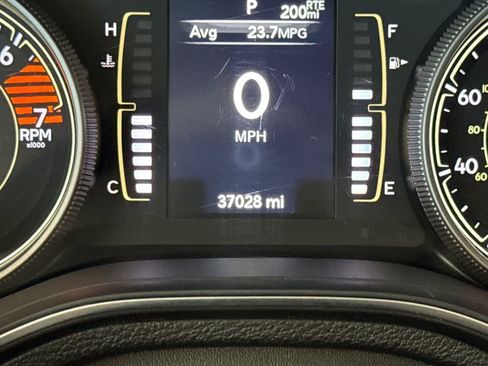 Used 2019 Jeep Cherokee Latitude w/ Popular Appearance Group AWD/4WD image 27