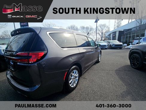 Used 2021 Chrysler Pacifica Touring-L w/ Uconnect Theater Family Group image 14