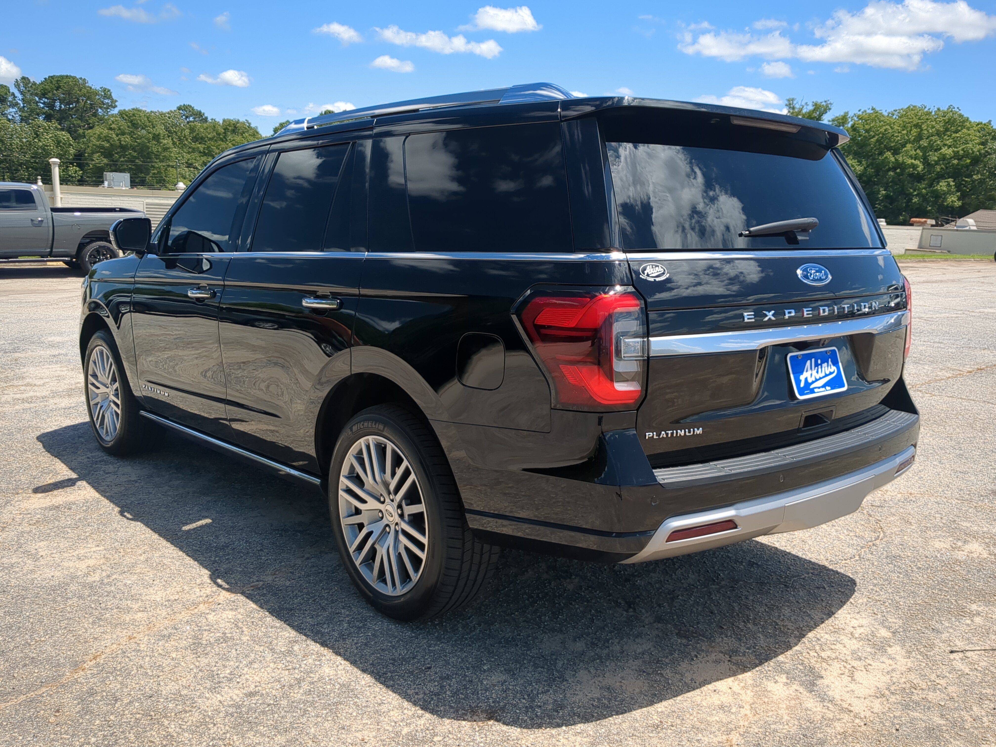 Used 2023 Ford Expedition Platinum AWD/4WD image 5