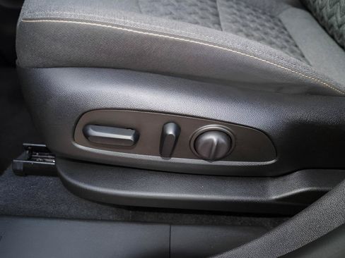 Used 2023 Chevrolet Equinox LT FWD image 24