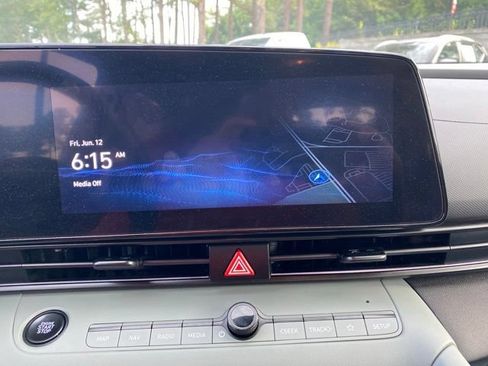 Used 2025 Hyundai Elantra Limited FWD image 13