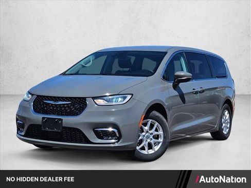 Used 2023 Chrysler Pacifica Touring-L FWD image 1