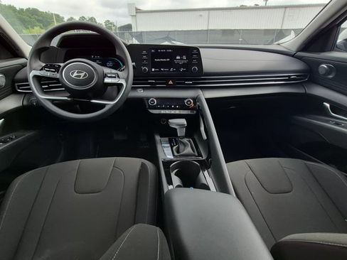 Used 2025 Hyundai Elantra Hybrid FWD image 12