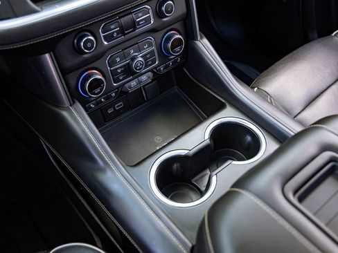 Used 2021 Chevrolet Tahoe Premier w/ Premium Package image 12