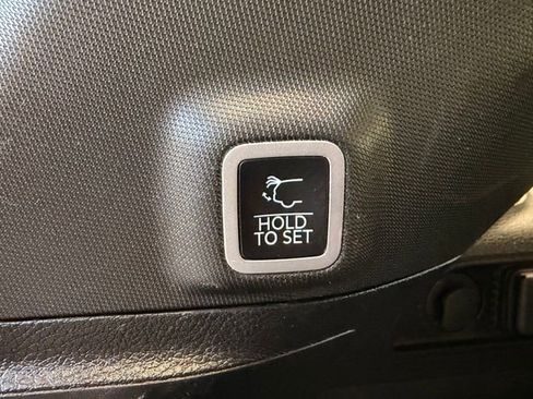 Used 2023 Jeep Grand Cherokee Limited w/ Rear Seat Video Group I AWD/4WD image 11