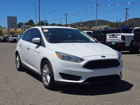 Used 2018 Ford Focus SE FWD image 11
