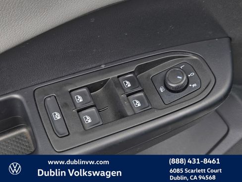 Certified 2023 Volkswagen Taos SE w/ Panoramic Sunroof Package FWD image 11
