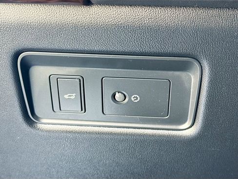 Used 2020 Land Rover Range Rover HSE image 11