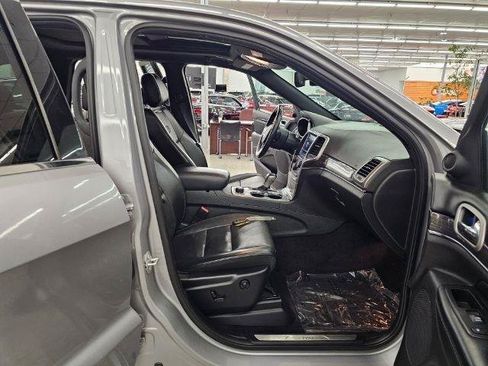 Used 2018 Jeep Grand Cherokee Overland AWD/4WD image 10