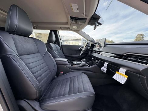 New 2025 Mitsubishi Outlander SE image 8