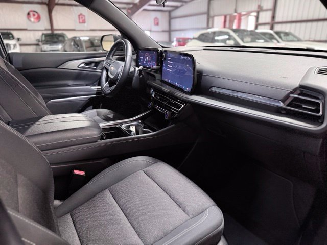 Used 2024 Chevrolet Traverse LT FWD image 13