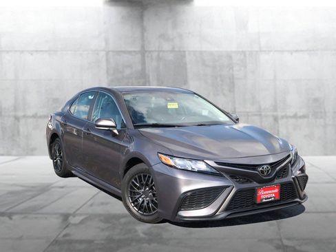 Used 2024 Toyota Camry SE image 2