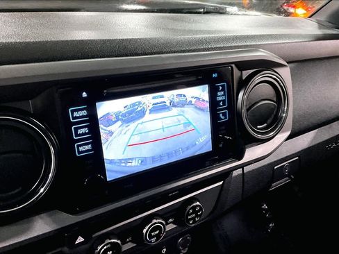 Used 2018 Toyota Tacoma TRD Off-Road w/ Technology Package image 27