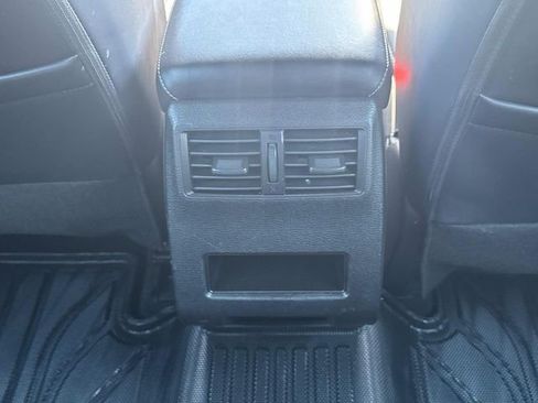 Used 2023 Mitsubishi Outlander SE FWD image 19