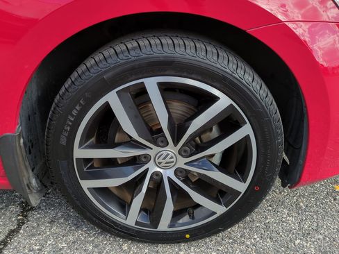 Used 2016 Volkswagen Golf Limited Edition image 11