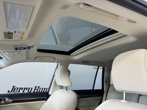 Used 2023 Lexus GX 460 Premium w/ Premium Package image 4