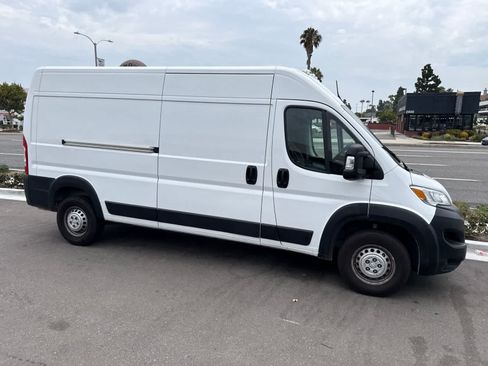 Used 2025 RAM ProMaster 2500 w/ Convenience Group FWD image 8