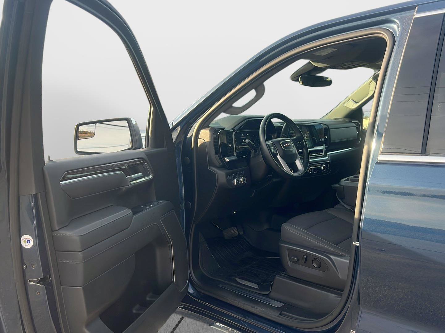 Used 2023 GMC Sierra 1500 SLE AWD/4WD image 15