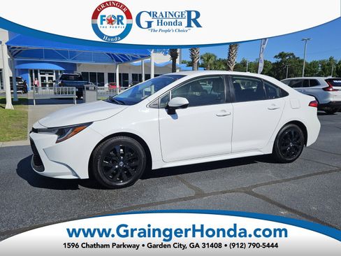 Used 2021 Toyota Corolla LE FWD image 1