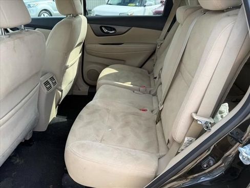 Used 2016 Nissan Rogue SV w/ SV Family Package FWD image 15