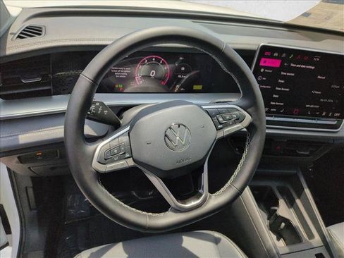 New 2026 Volkswagen Tiguan SE FWD image 11