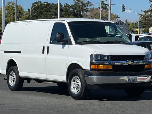 Used 2022 Chevrolet Express 2500 w/ Driver Convenience Package RWD image 2