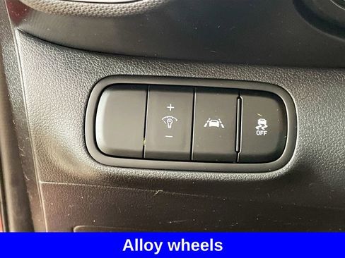 Used 2022 Hyundai Venue SEL w/ Cargo Package image 13