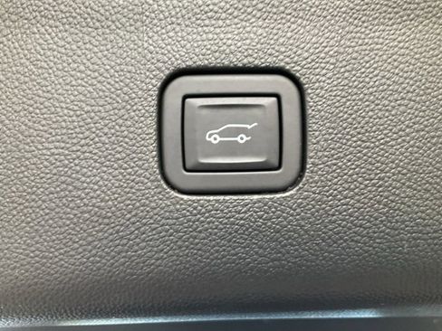 Used 2024 Buick Enclave Premium image 21