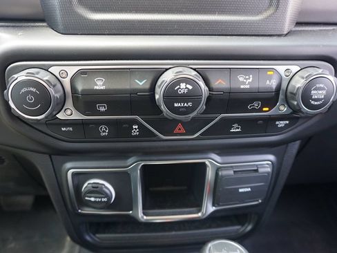 Used 2022 Jeep Wrangler Unlimited Sport AWD/4WD image 12