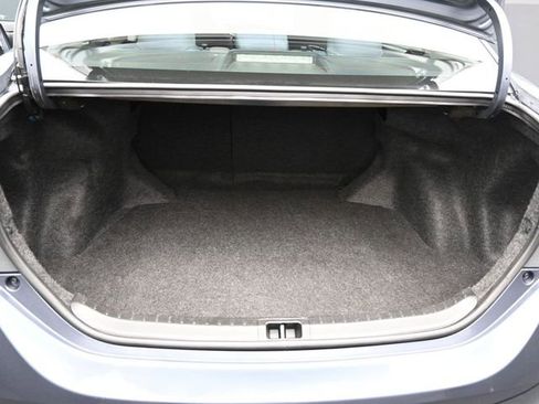 Used 2018 Toyota Corolla LE image 35