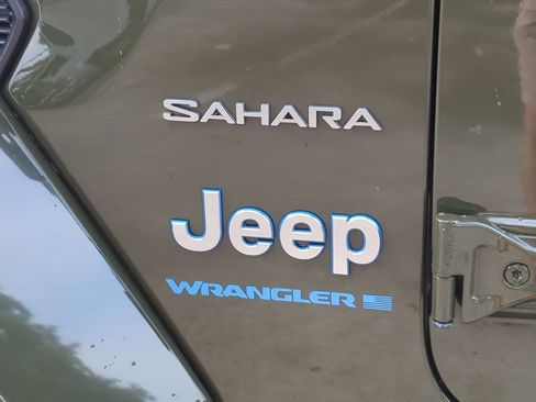 Used 2023 Jeep Wrangler Unlimited Sahara w/ Cold Weather Group AWD/4WD image 6