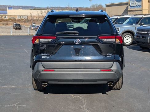 Used 2022 Toyota RAV4 XLE image 8