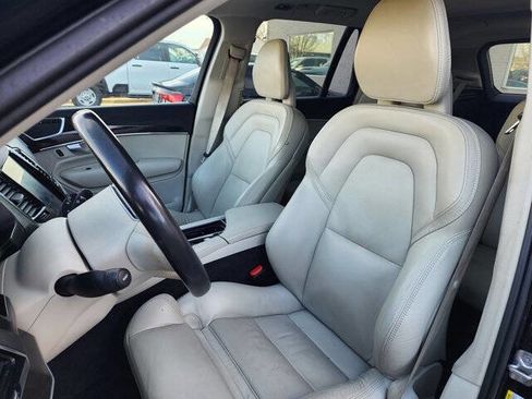 Used 2018 Volvo XC90 T6 Momentum w/ Convenience Package image 11