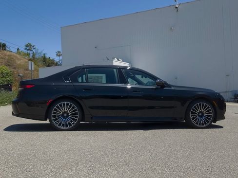 New 2026 BMW 740i w/ Premium Package RWD image 4