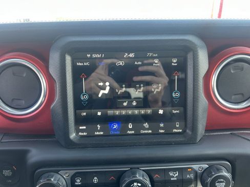 Used 2018 Jeep Wrangler Unlimited Rubicon w/ Dual Top Group AWD/4WD image 24
